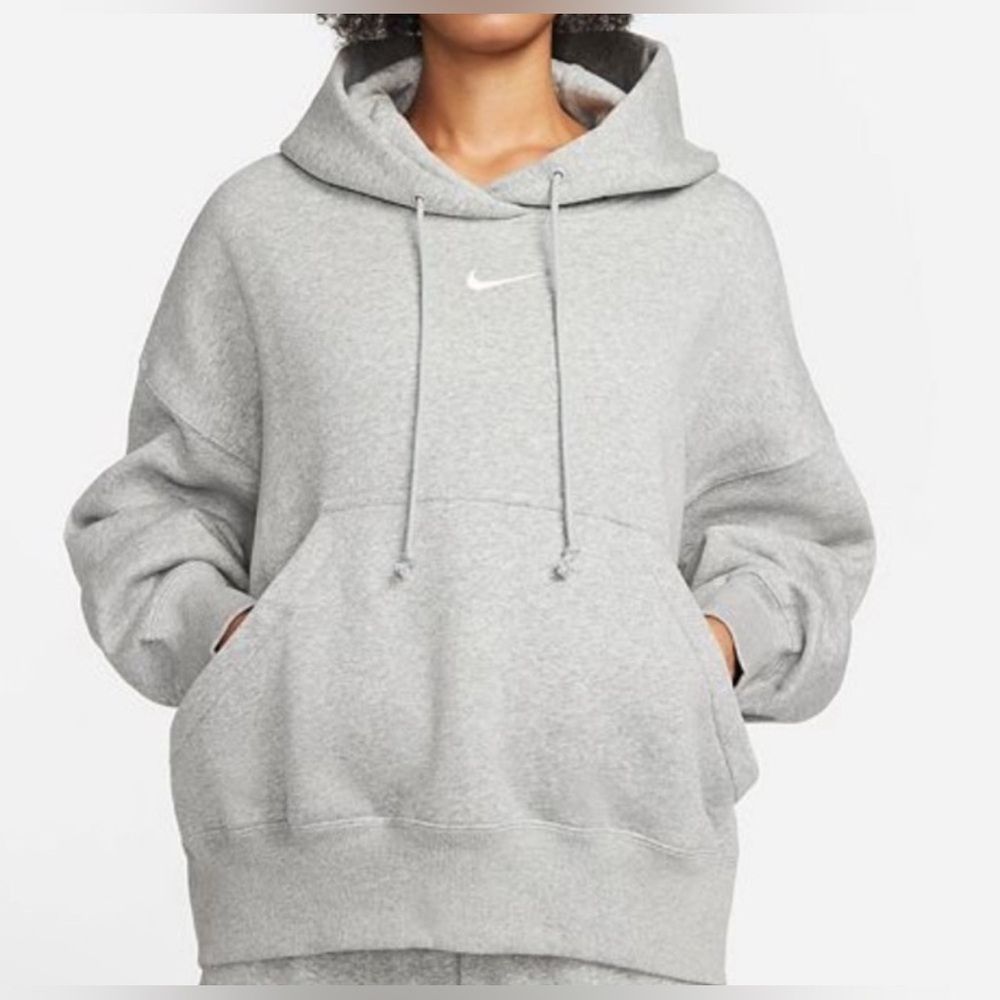 Women's Nike Oversized Phoenix Pullover
Fleece Hoodie, Size S-Will fit M.